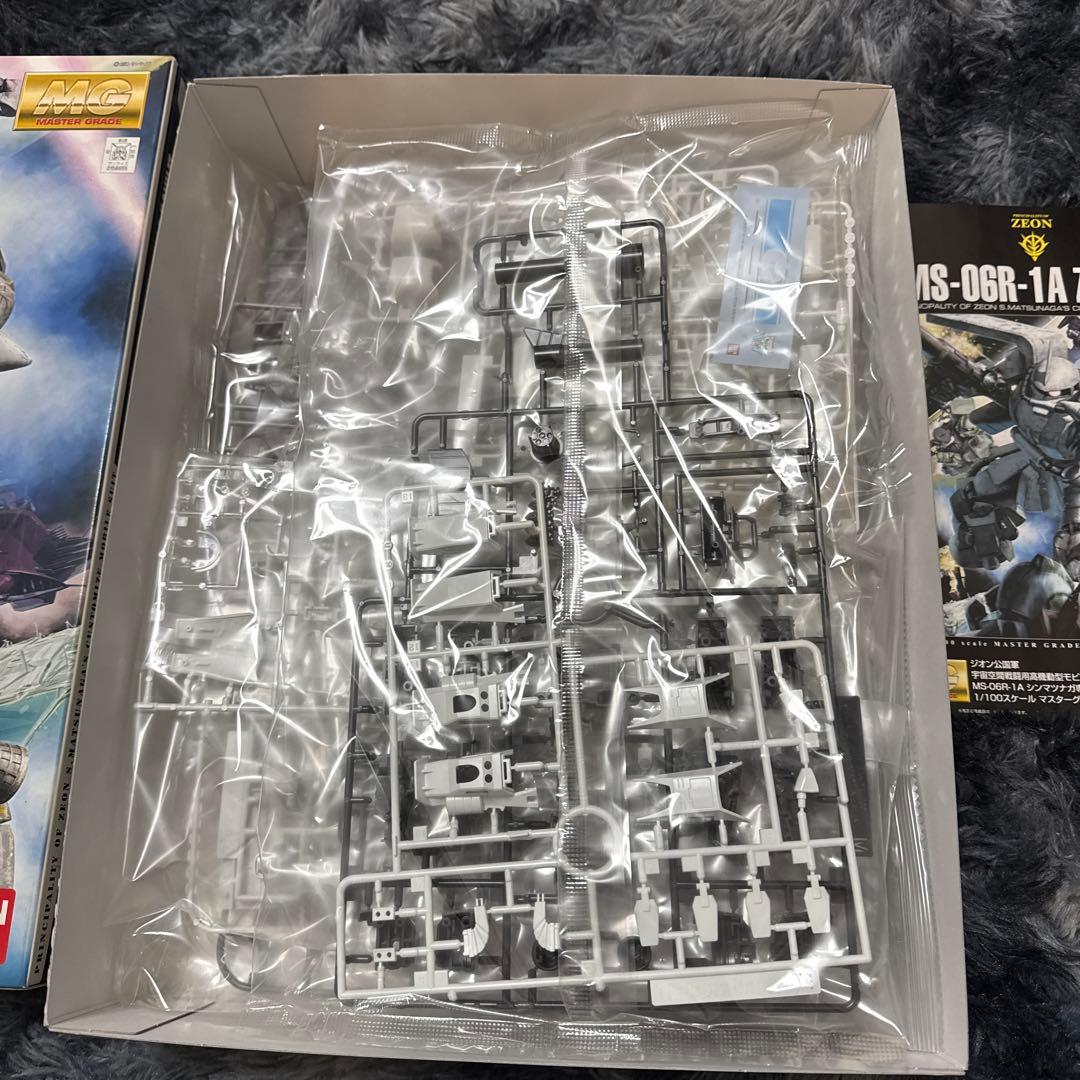 新品未使用ですBANDAI MG MS-06R-1A ZAKU II 1/100