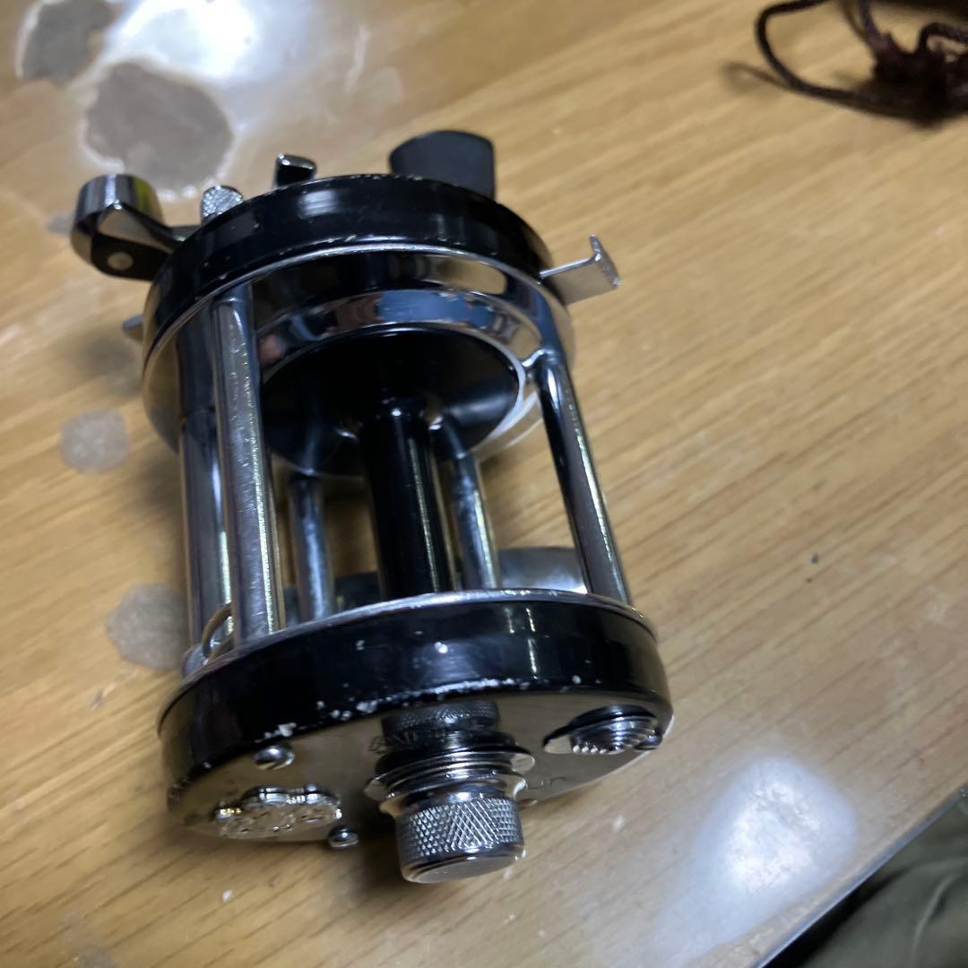 ベイトリール ブラック/シルバー