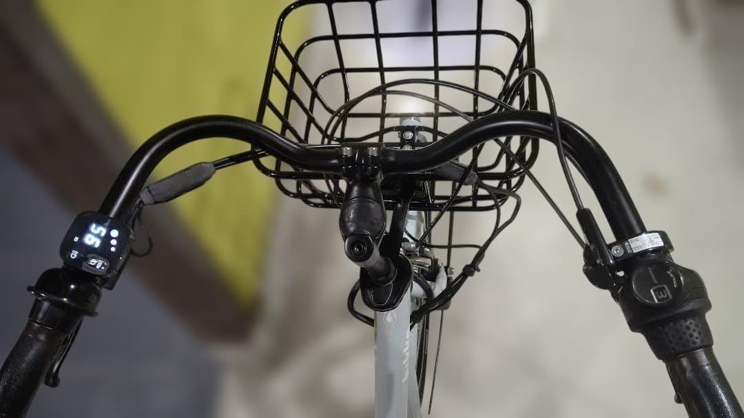 BIKKE　MOB　dd　回生充電機能付　電動自転車　シートクッション新品