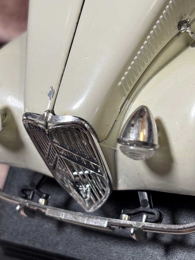 ブラーゴ社シトロエン15cv TAダイキャストメタルモデル　1/24 アイボリー