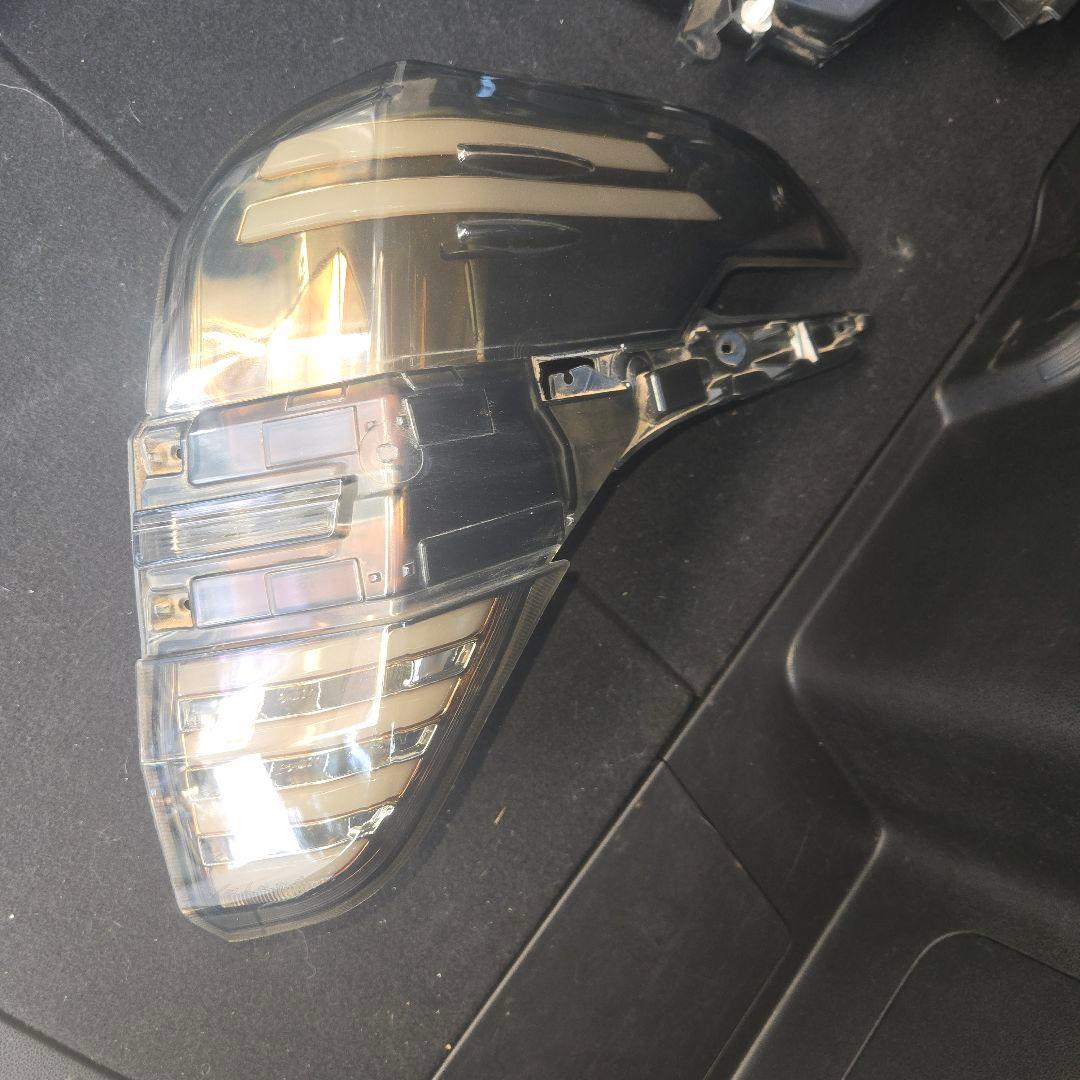 30ヴェルファイア後期　ヴァレンティテールランプ