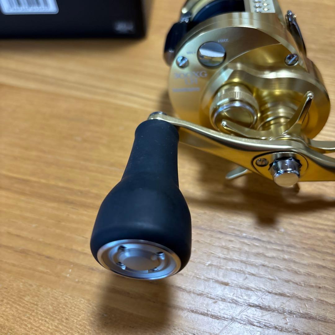 シマノ 23カルカッタコンクエストMD 300XGLH