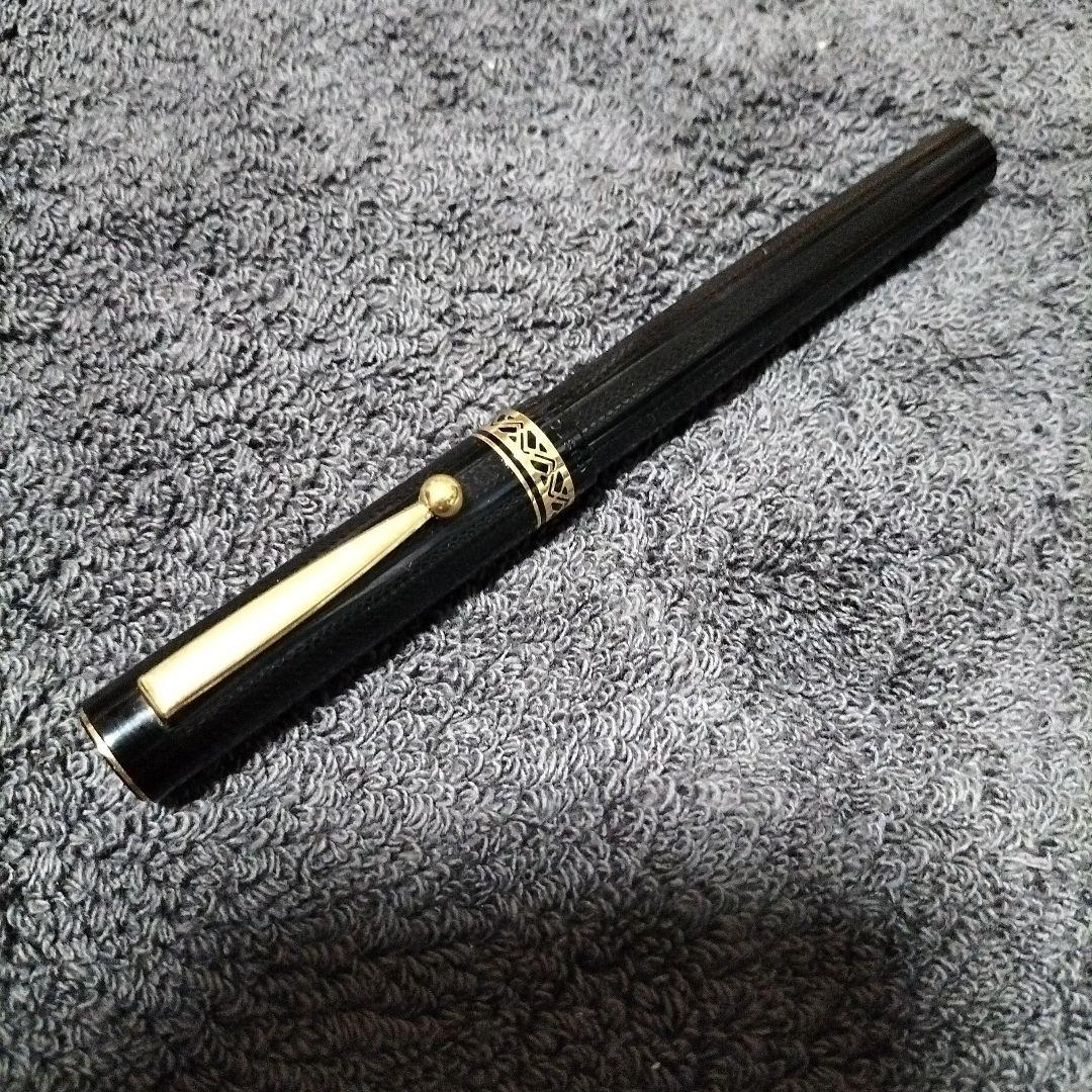 14K PILOT 万年筆 黒と金のアクセント