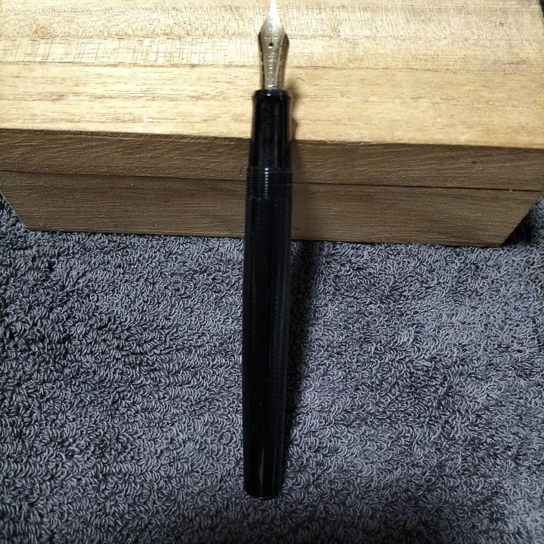 14K PILOT 万年筆 黒と金のアクセント