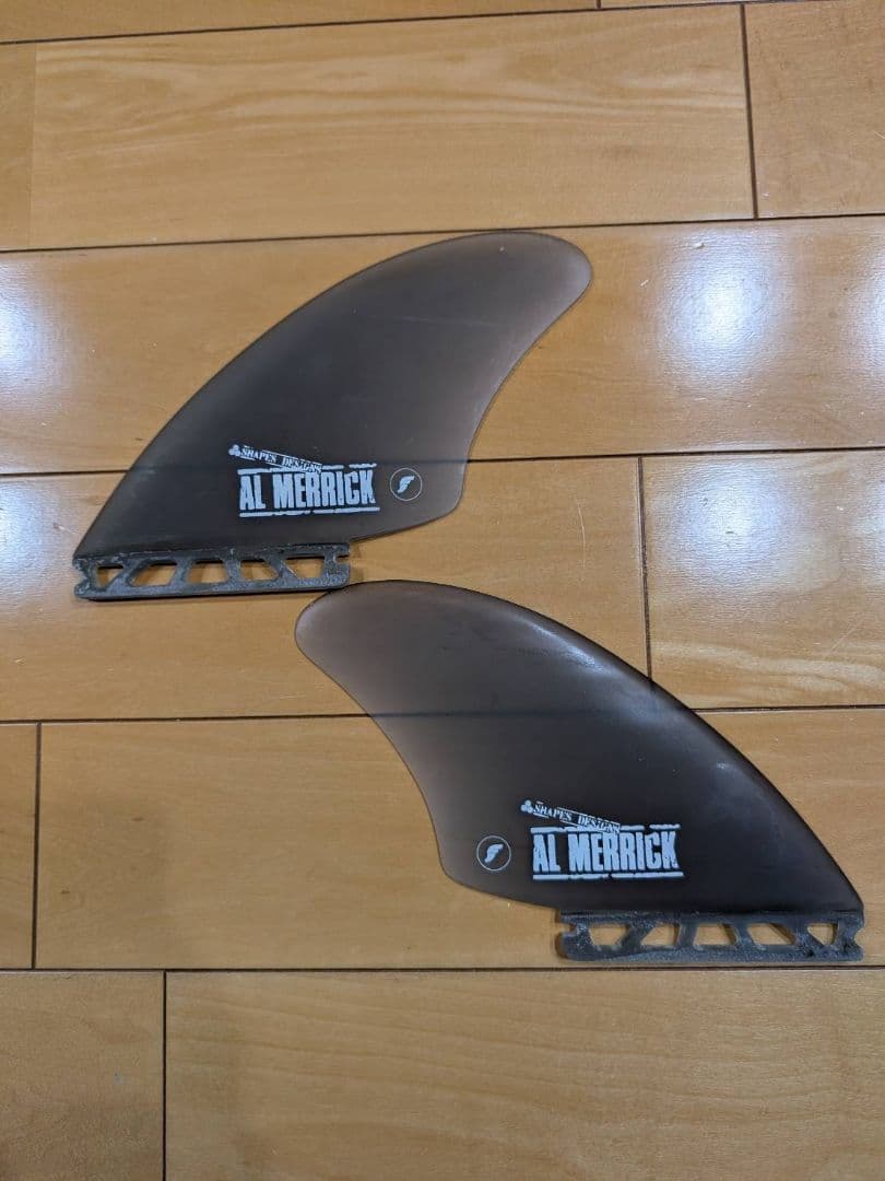FUTURES FIBER GLASS CI TWIN KEEL FIN 中古品