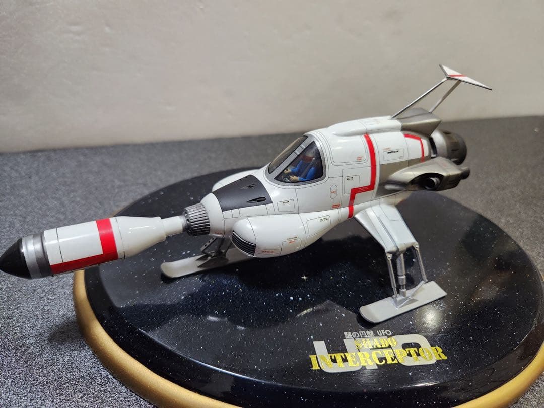 精密再現　謎の円盤UFO 有名モデラー渾身の逸品　インターセプター　べース付属