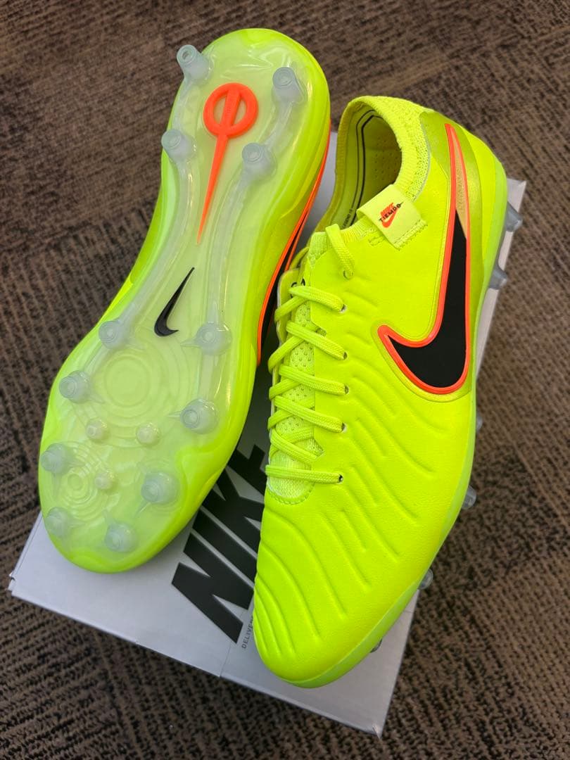 新品　超大特価　ナイキ　ティエンポ　レジェンド10 エリート AG 24.5cm