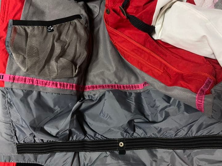 スキー　ウエアーMサイズ　ズボンLサイズ　レディース　新品未使用