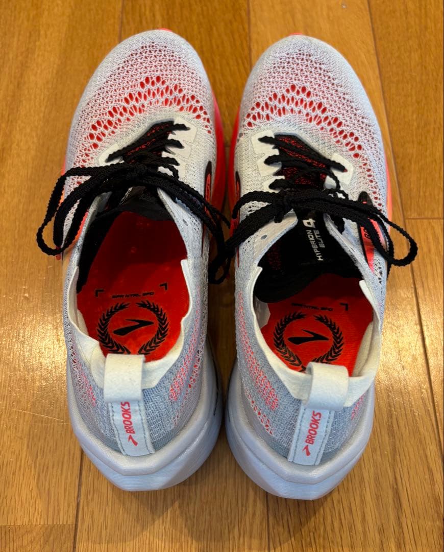 BROOKS ブルックス　Hyperion Elite 4 25.5cm