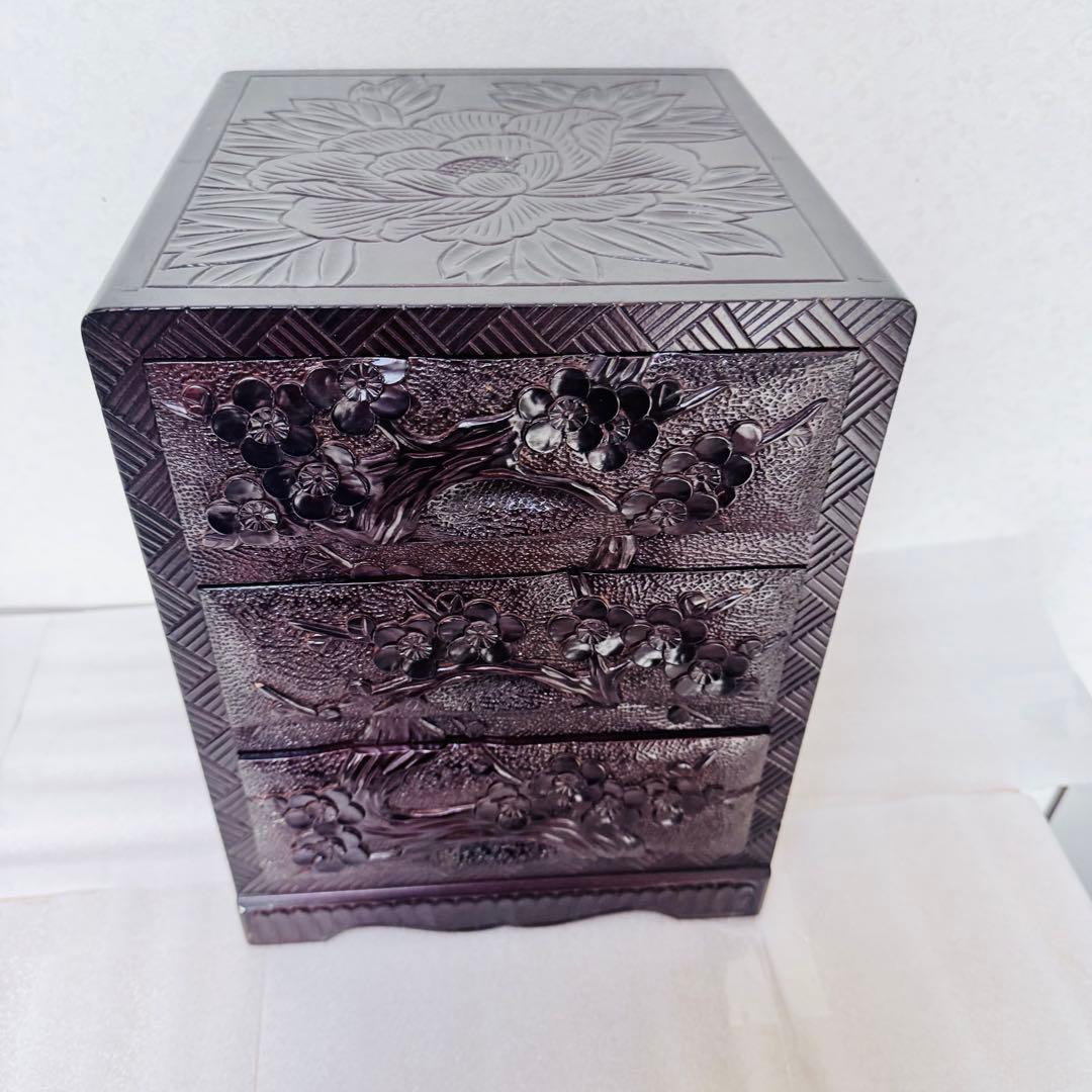 【極美品】日光彫 小箪笥 3段 卓上収納 花模様 内装赤 高級感 彫刻　伝統工芸