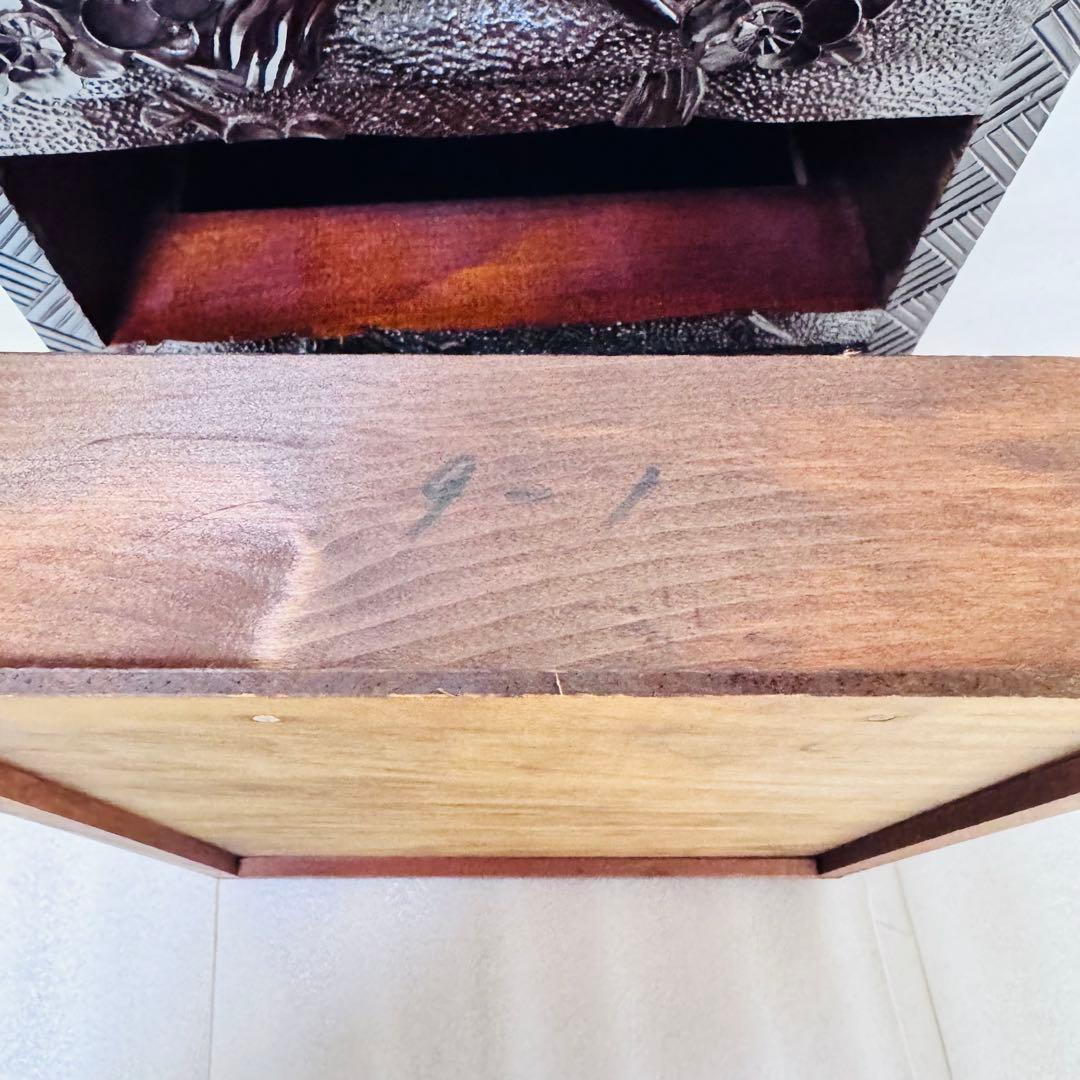 【極美品】日光彫 小箪笥 3段 卓上収納 花模様 内装赤 高級感 彫刻　伝統工芸