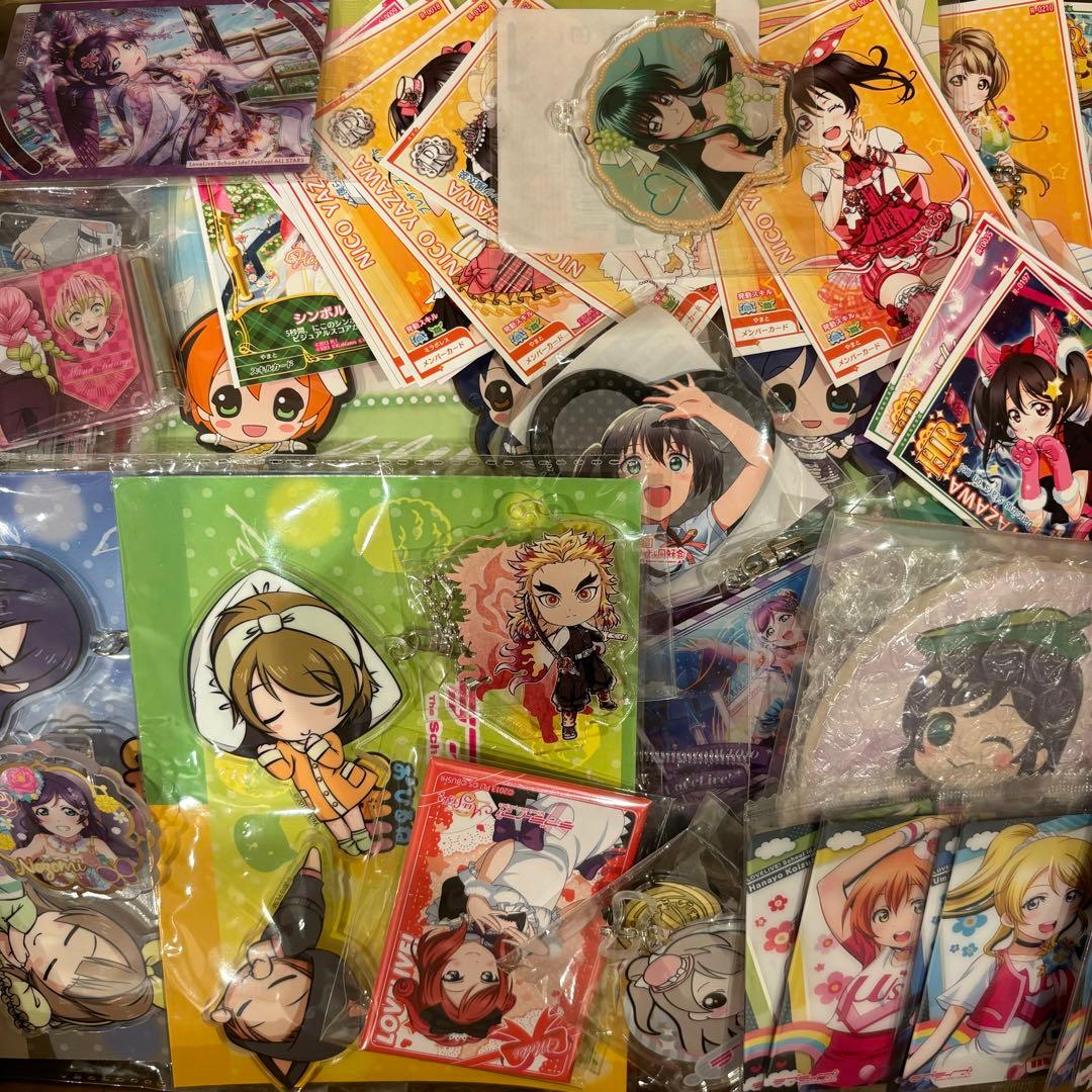 鬼滅の刃 ワンピース　ラブライブ！アニメグッズ　まとめ売り 大量　1500点以上