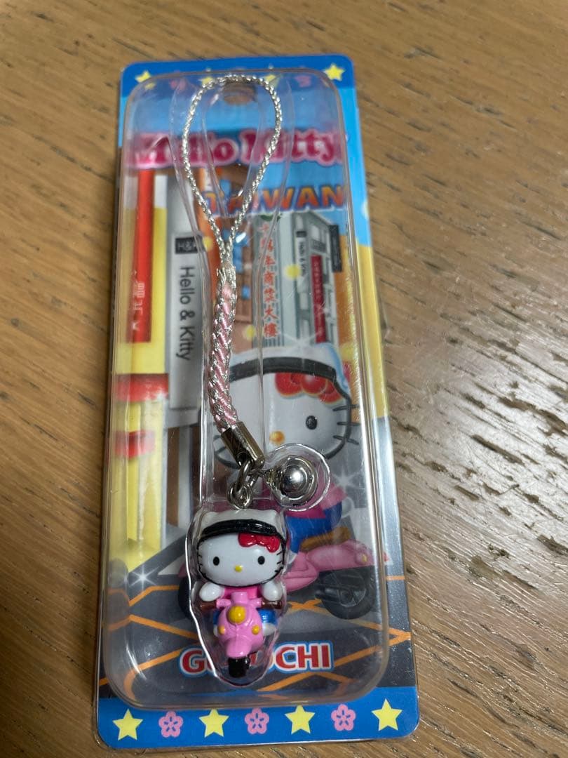 台湾名物 バイクに乗るキティちゃんの 根付けストラップ
