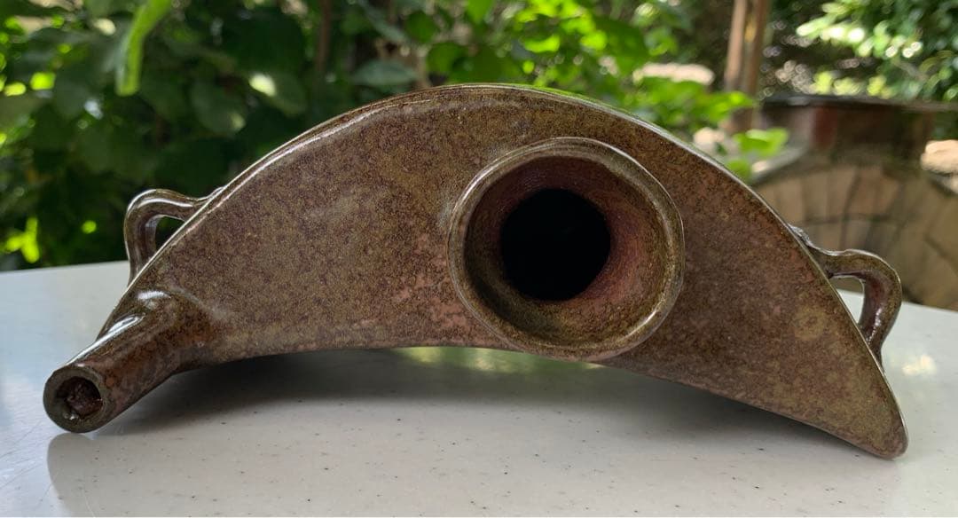 琉球陶器①双鳥(魚鷹)四言詩入白土象嵌抱瓶/②五言詩唐・于入白土象嵌抱瓶