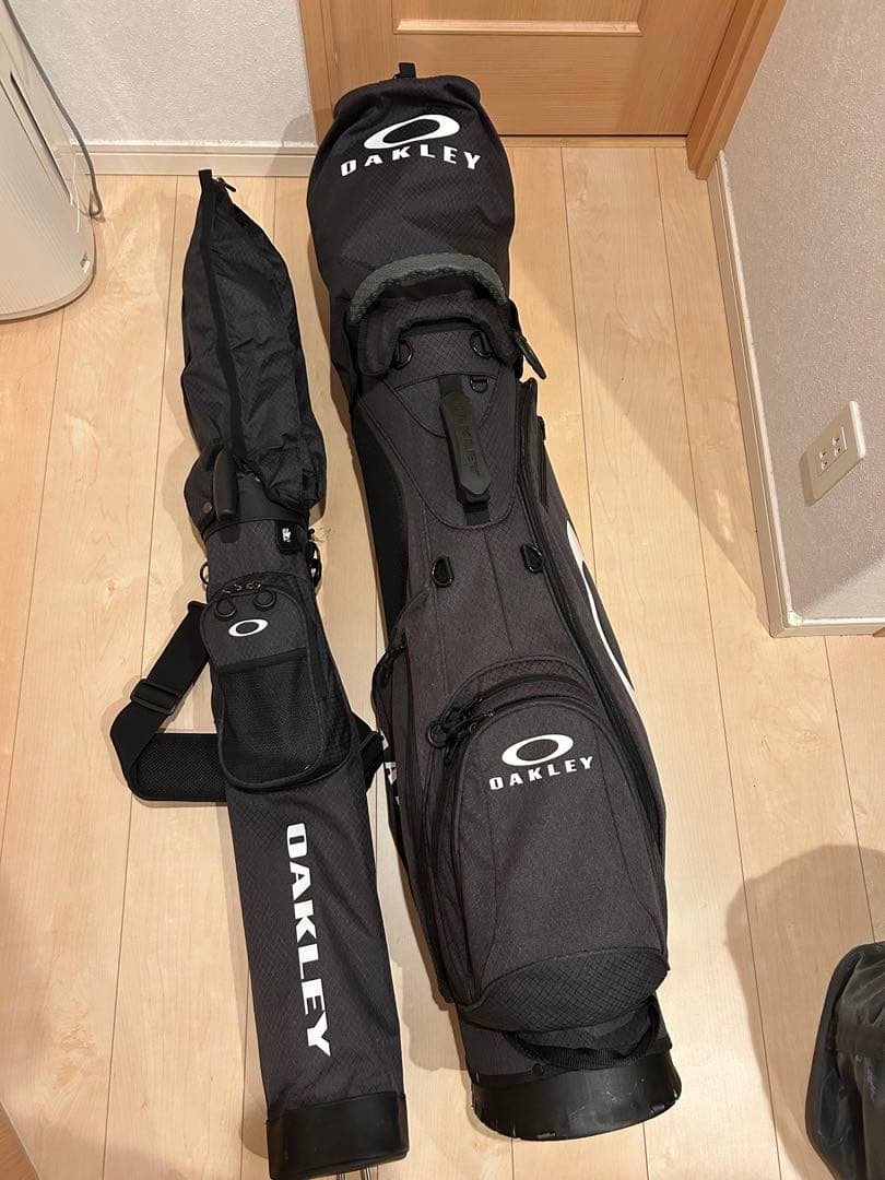 オークリー美品　キャディバッグとセルフスタンドのセット