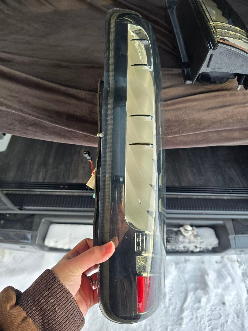 ハイエース　テールランプ　ヴァレンティ