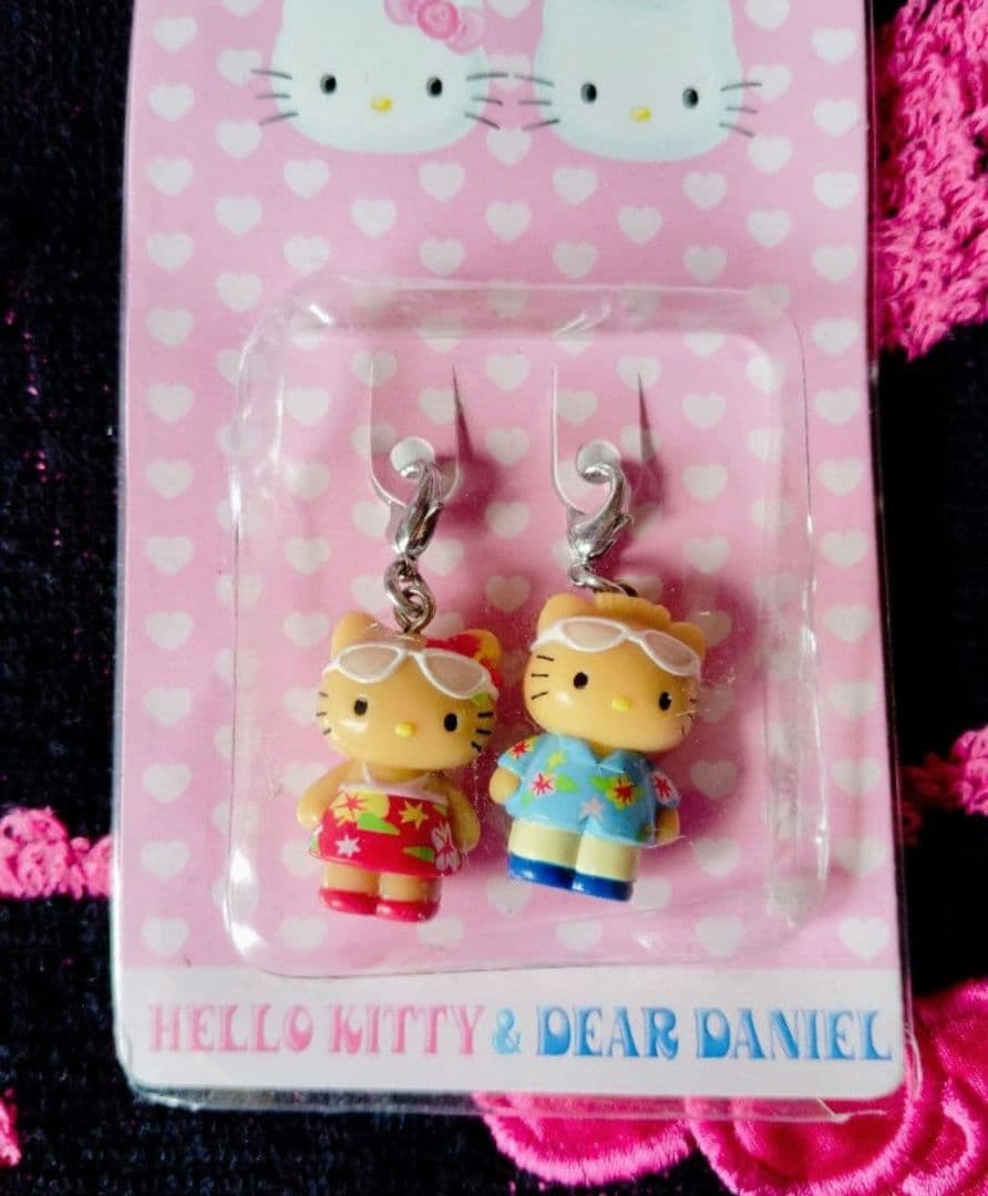 サンリオ♡キティちゃん＆ダニエル 日焼け ペア ファスナーマスコット【激レア】