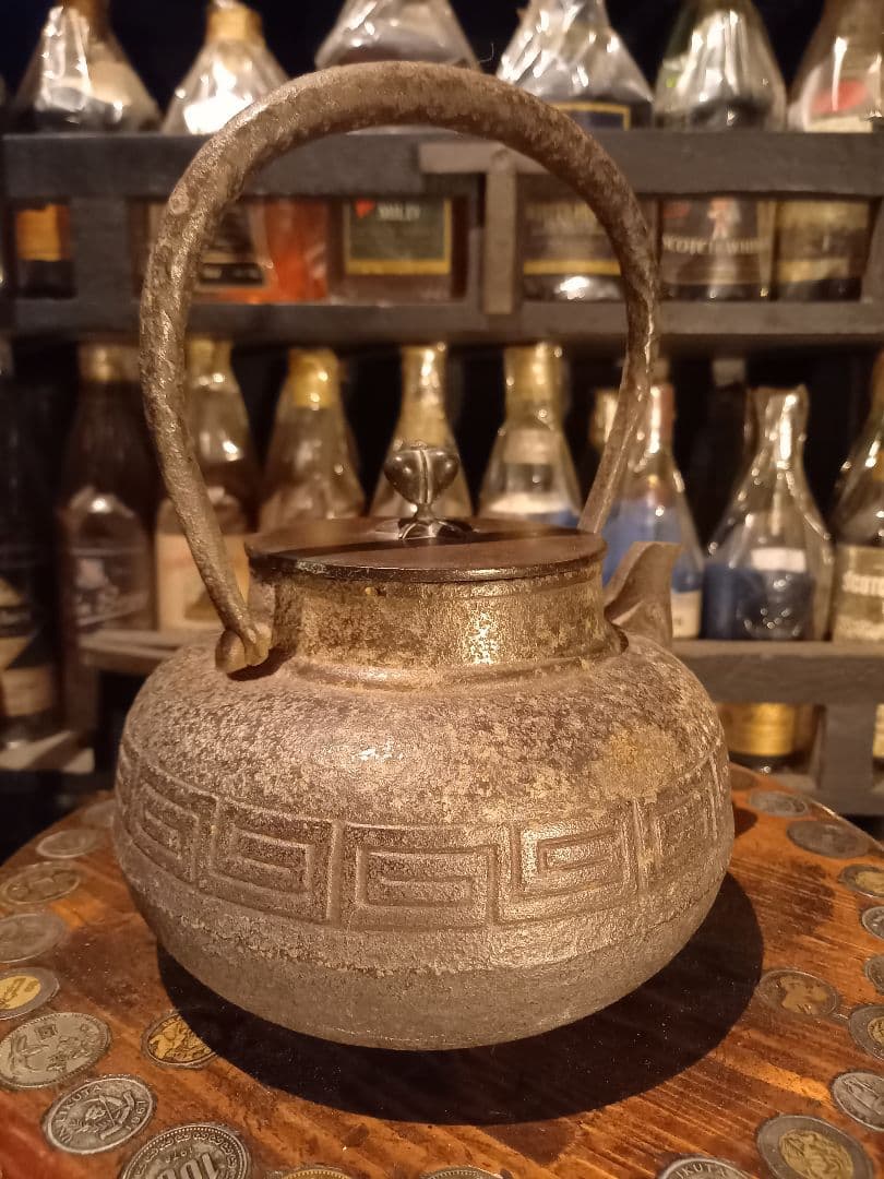 年代物　骨董　鉄瓶　龍文堂造匤　裏蓋刻印　八卦　柄　模様