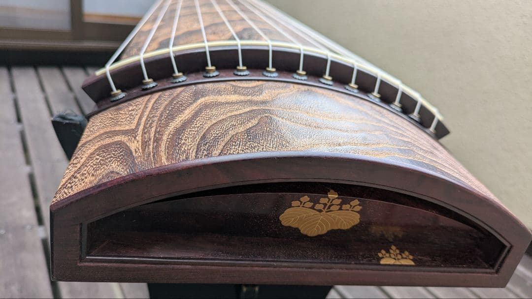 十三絃箏 上掛け式油箪 天然素材の 琴柱. 天然素材の琴柱用ケース