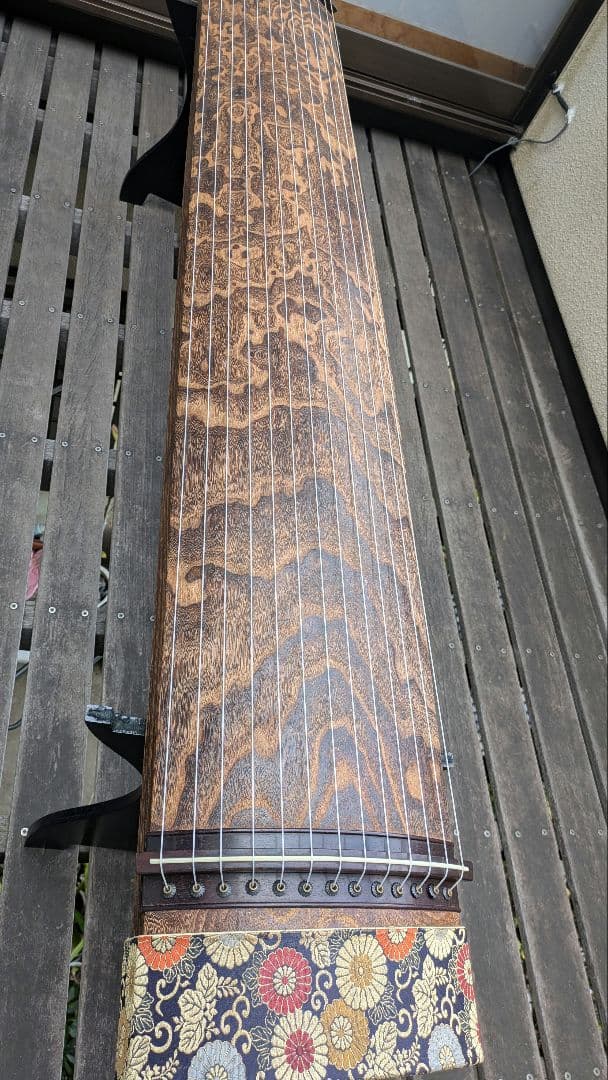 十三絃箏 上掛け式油箪 天然素材の 琴柱. 天然素材の琴柱用ケース