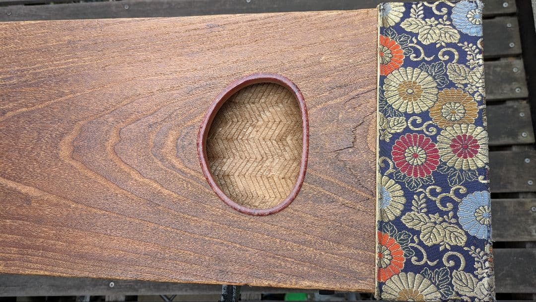 十三絃箏 上掛け式油箪 天然素材の 琴柱. 天然素材の琴柱用ケース