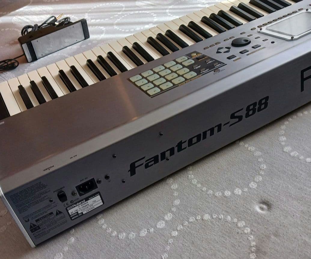 Roland Fantom-S88 シンセサイザー 本体