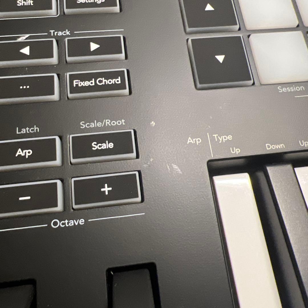 Novation Launchkey 25 Mk3 MIDIキーボード