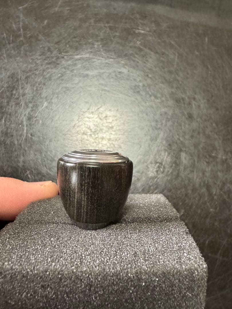 スタジオオーシャンマークAC25/S ハンドルノブ ブラックウッドダークシルバー