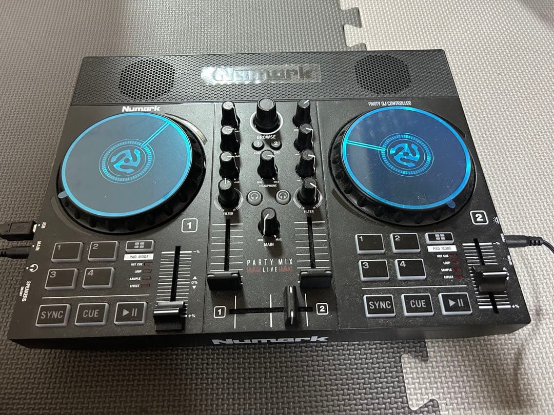 ほぼ新品【ヘッドフォン付き】Numark DJコントローラー LEDライト搭載