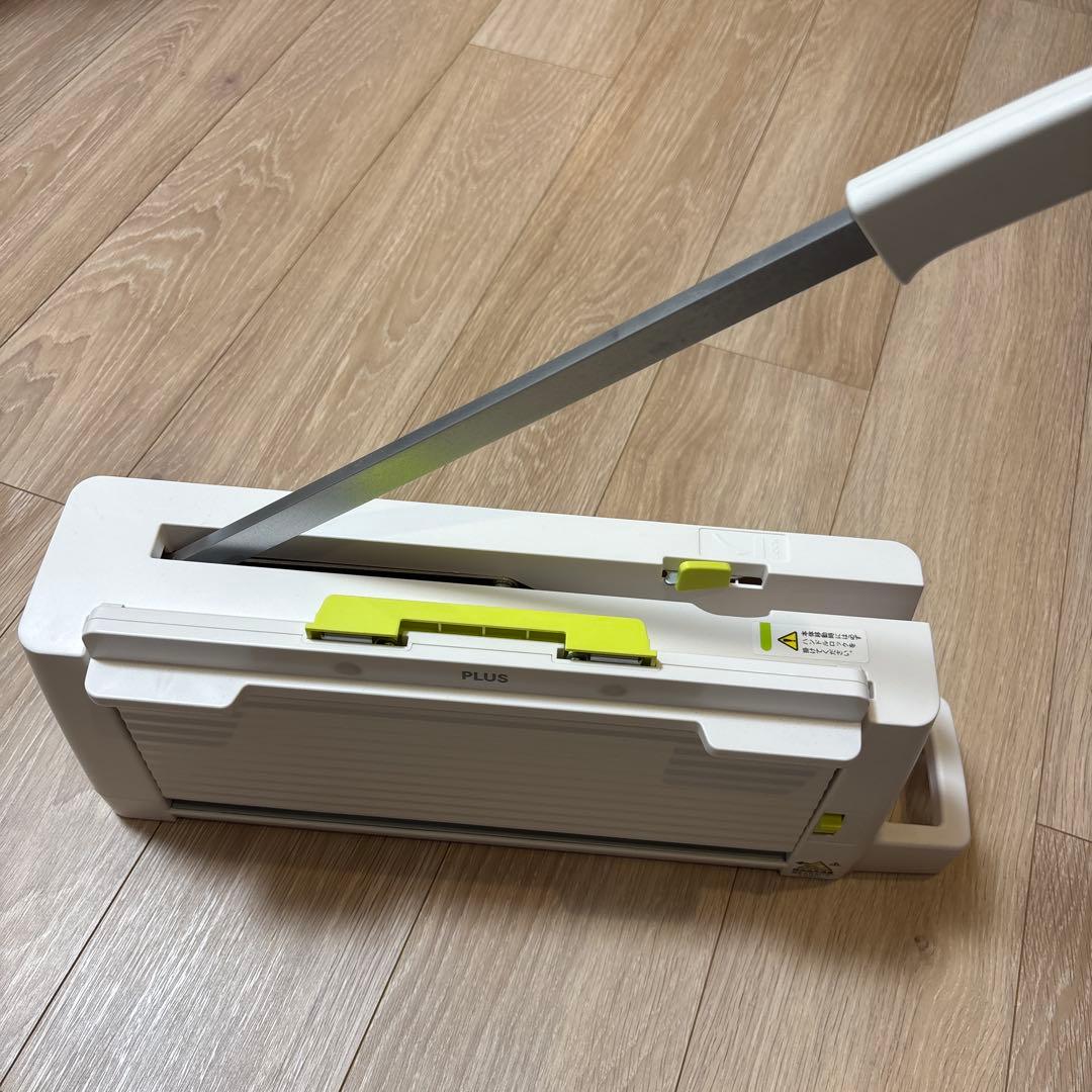 プラス 裁断機 コンパクト 断裁機 PK-213 裁断幅 A4縦 26-366