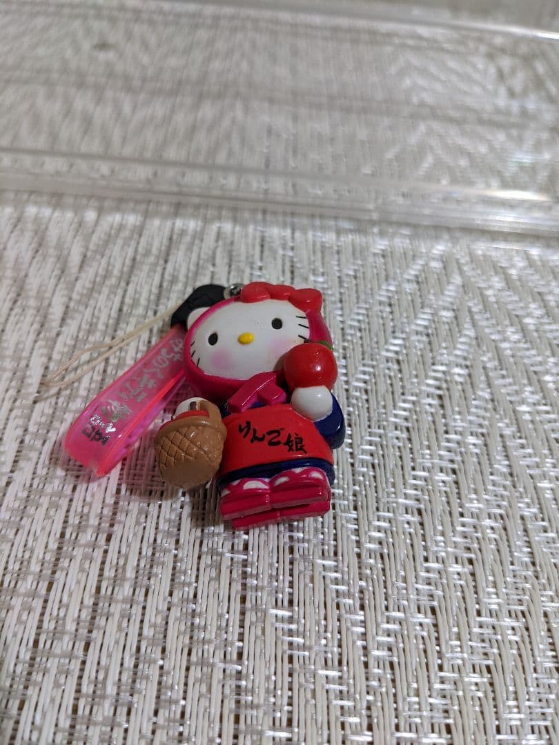 みちのくキティ物語 ストラップ　サンリオ　2001 りんご娘　ストラップ