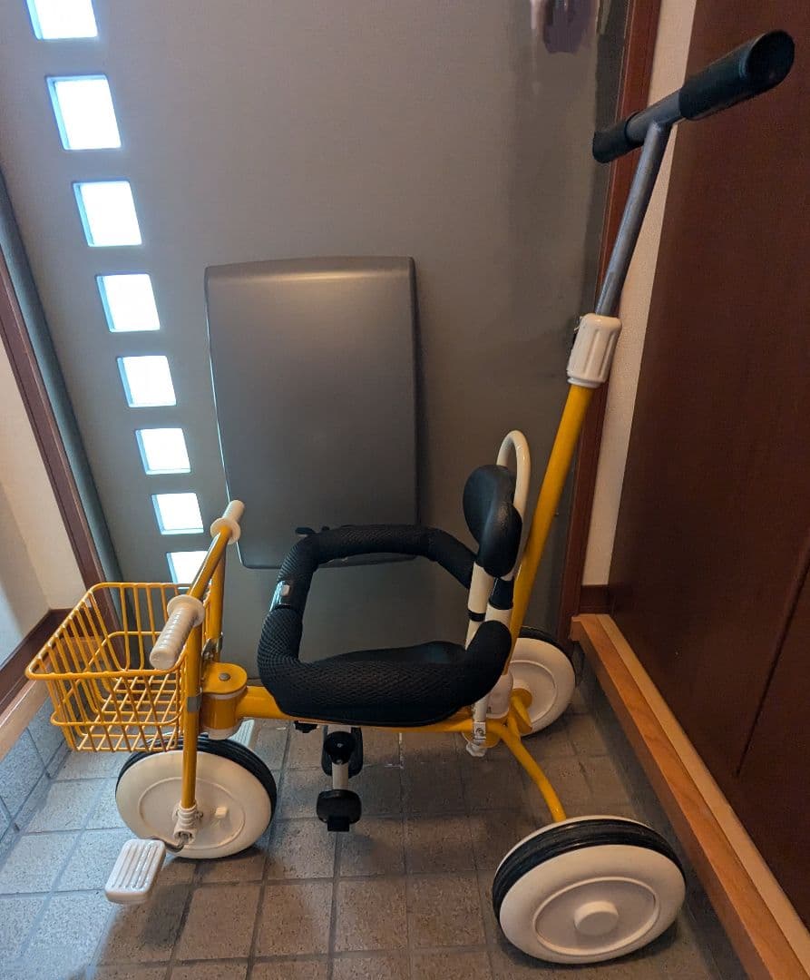 ❤現品限り❤️イエロー 子ども用三輪車 手押し棒付 セーフティーバー付 三輪車