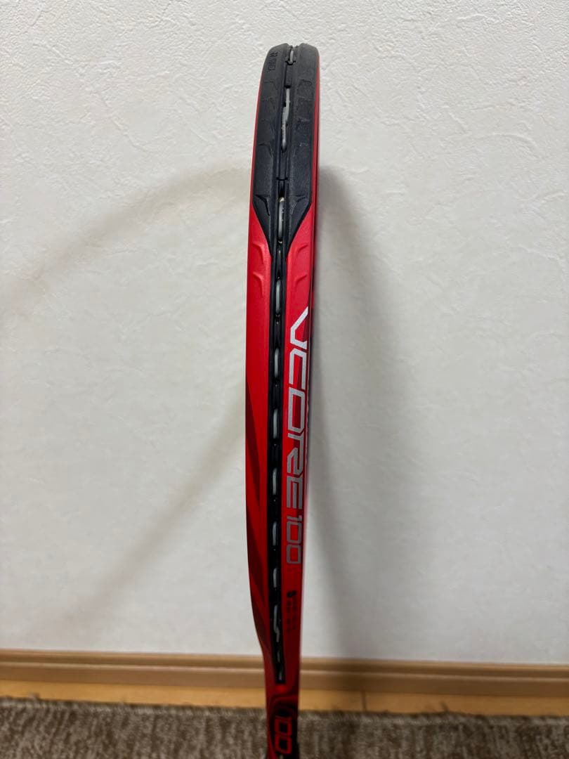 テニスラケット　YONEX VCORE 100 グリップ２