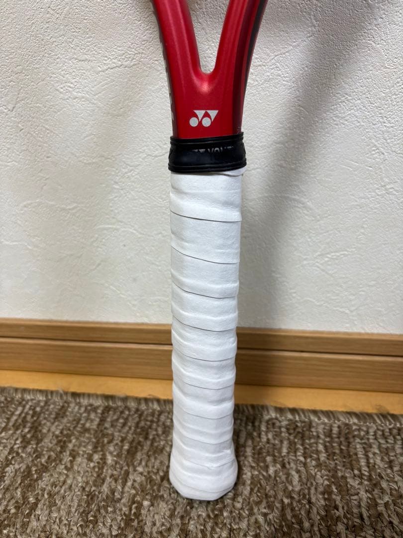 テニスラケット　YONEX VCORE 100 グリップ２