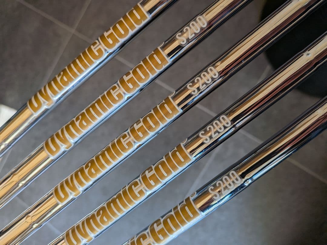 ●メーカーカスタム　美品●スリクソンZXi7 DGS-200 5本（6-P）