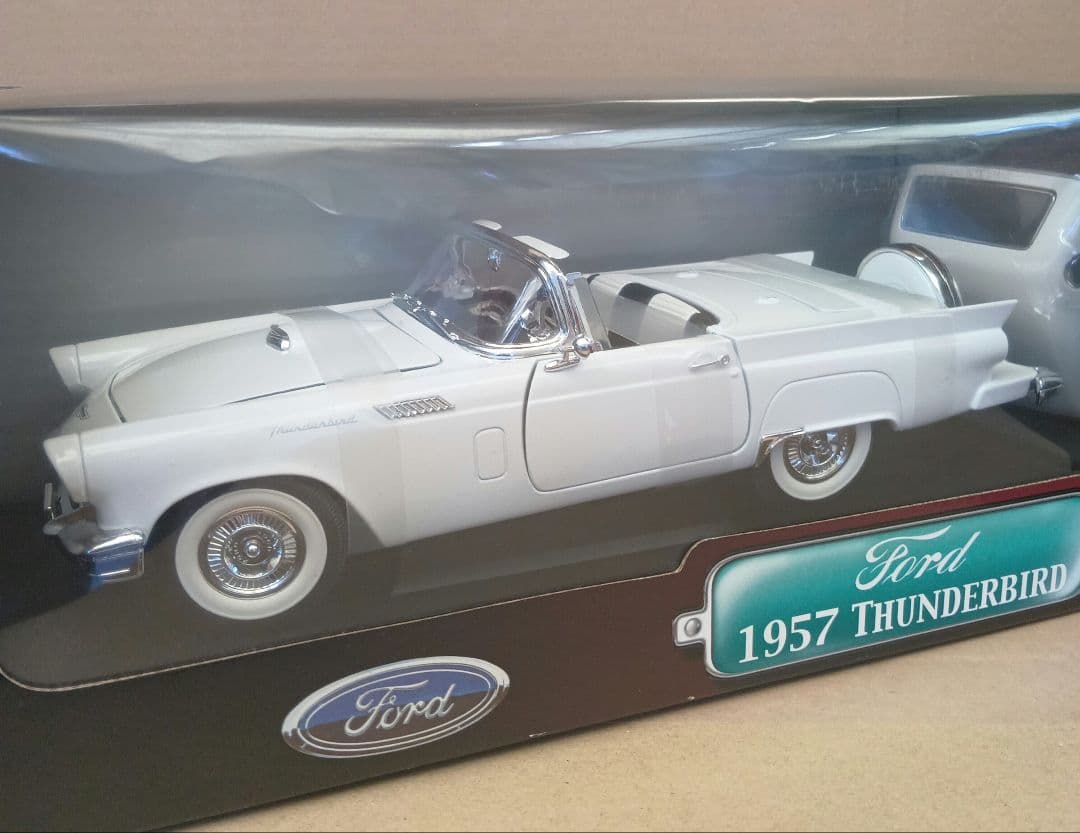 【希少】ヤトミン 1/18 フォード サンダーバード 1957 白　ミニカー