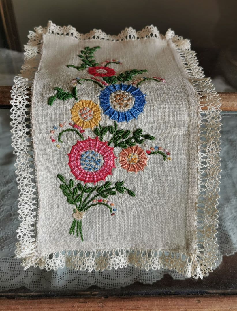 アンティーク フランス ロゼッタの花束 ボビンレース装飾 リネントレイクロス