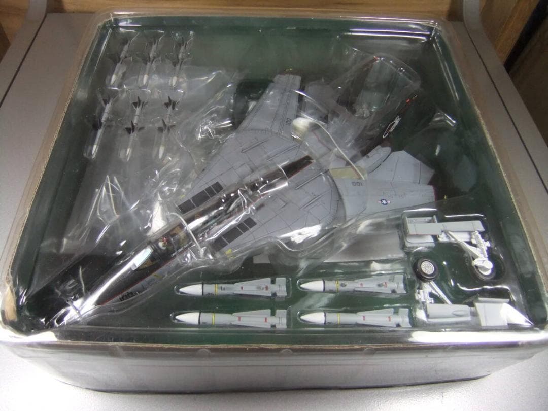 ユニマックス 1/72 F-14A トムキャット VF-154 ブラックナイツ