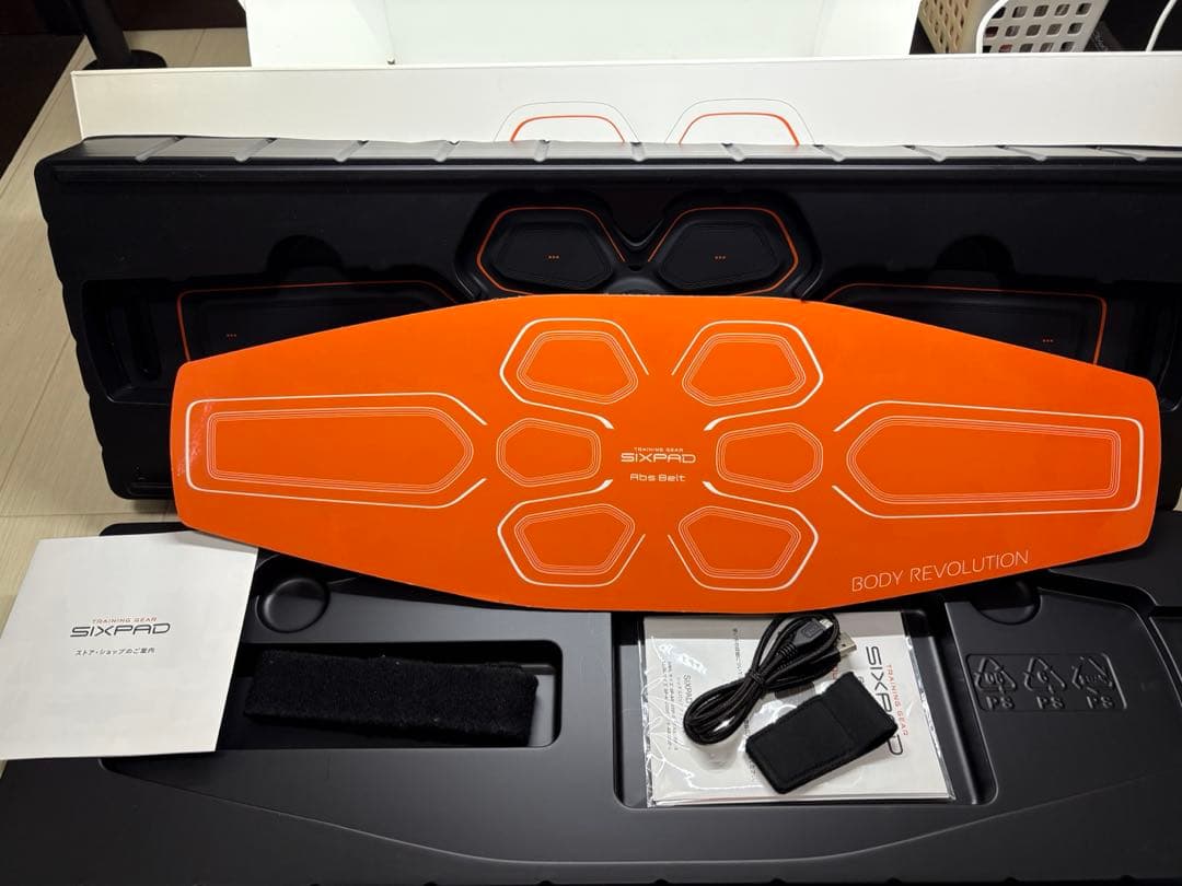 【美品】新品パッド付　SIXPAD アブズベルトS/M/L