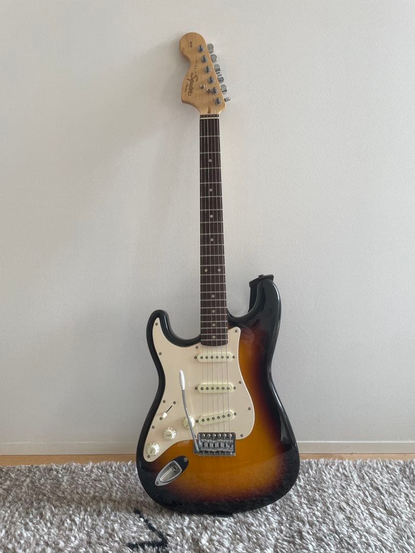 超美品　Squire by FENDER レフティー　ストラト　サンバースト