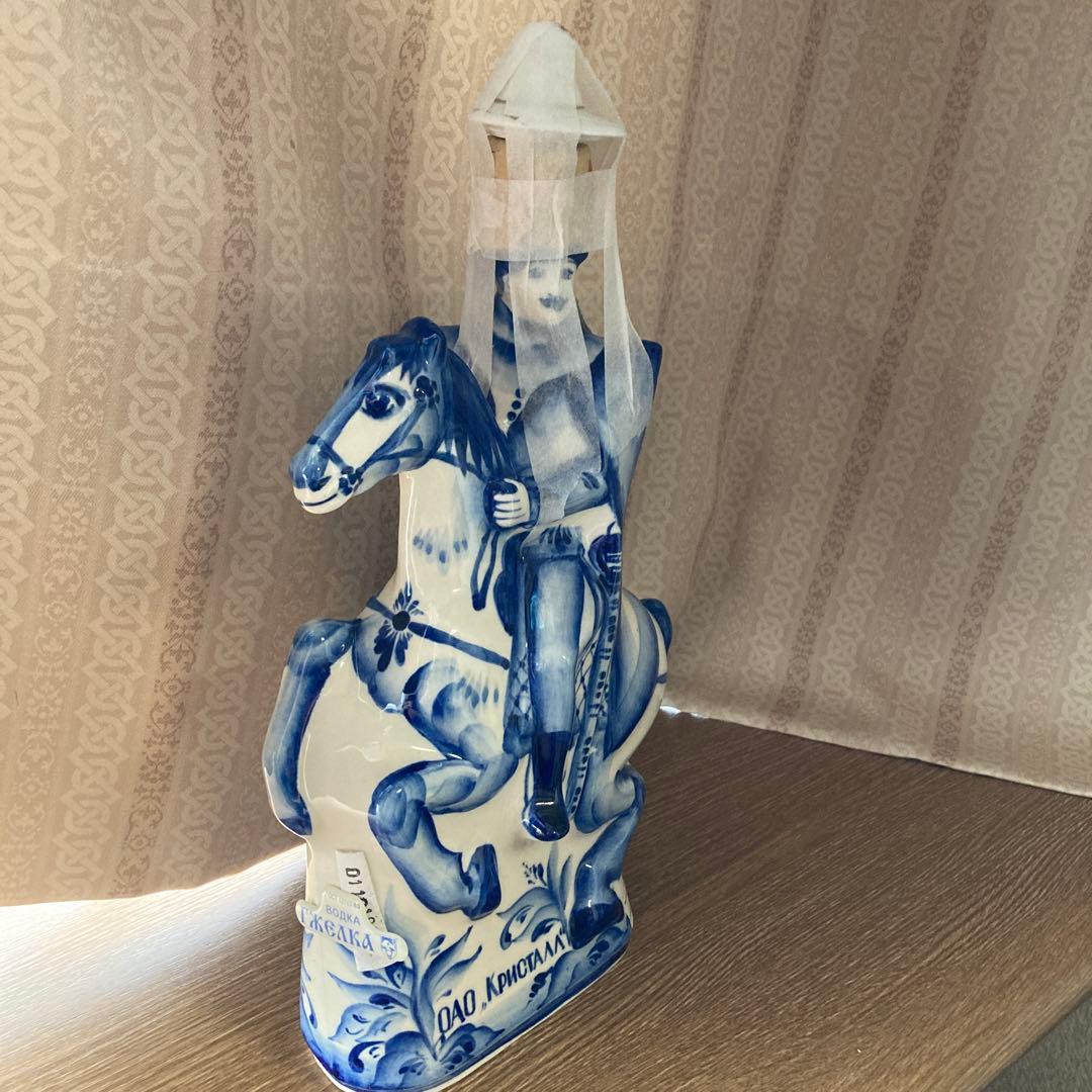 騎士と馬の陶器ボトル