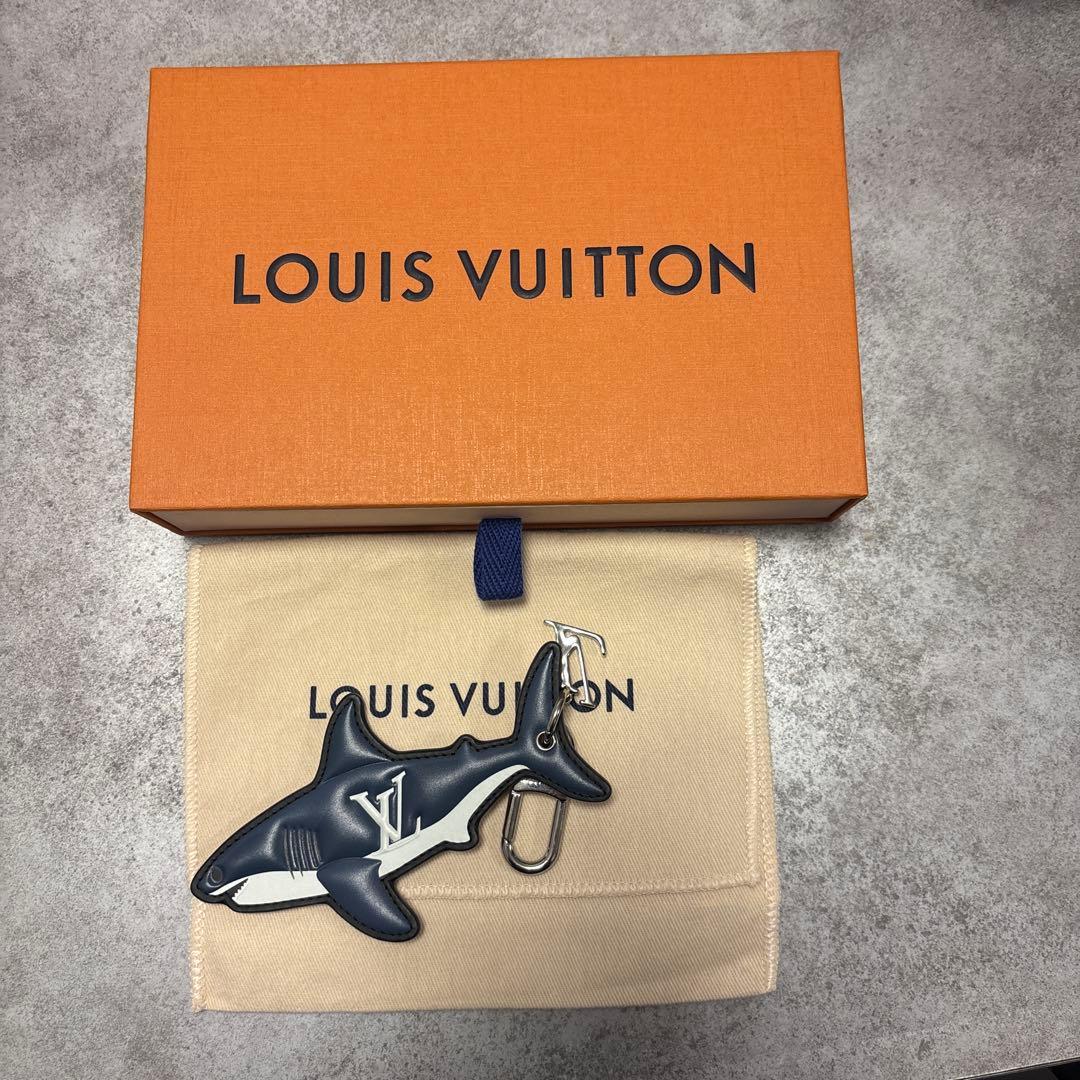 LV サメ型キーホルダー ネイビー