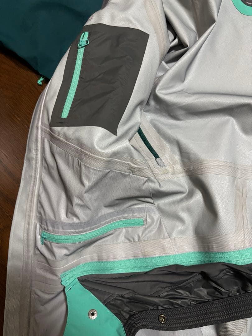 Flylow スキーウエア スノーボードウエア