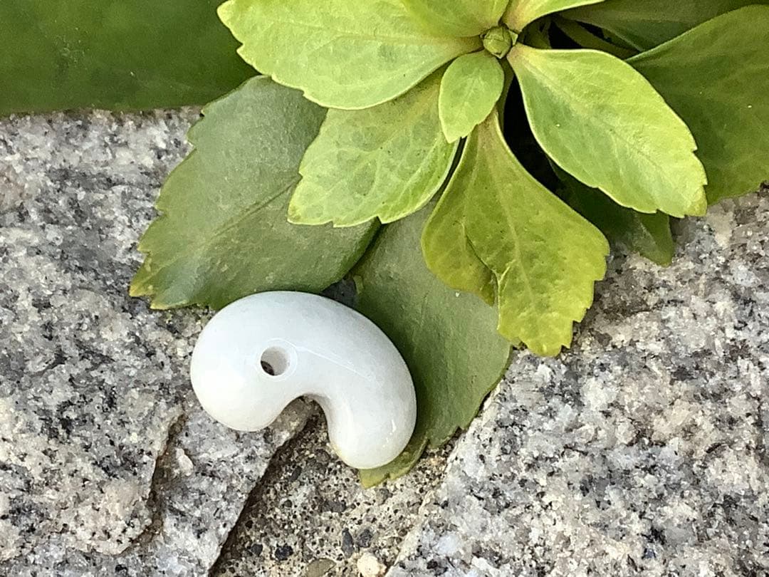 鑑定機関鑑別書付　氷*アイスジェイド糸魚川翡翠勾玉　お身近の守護石に本物を‼️