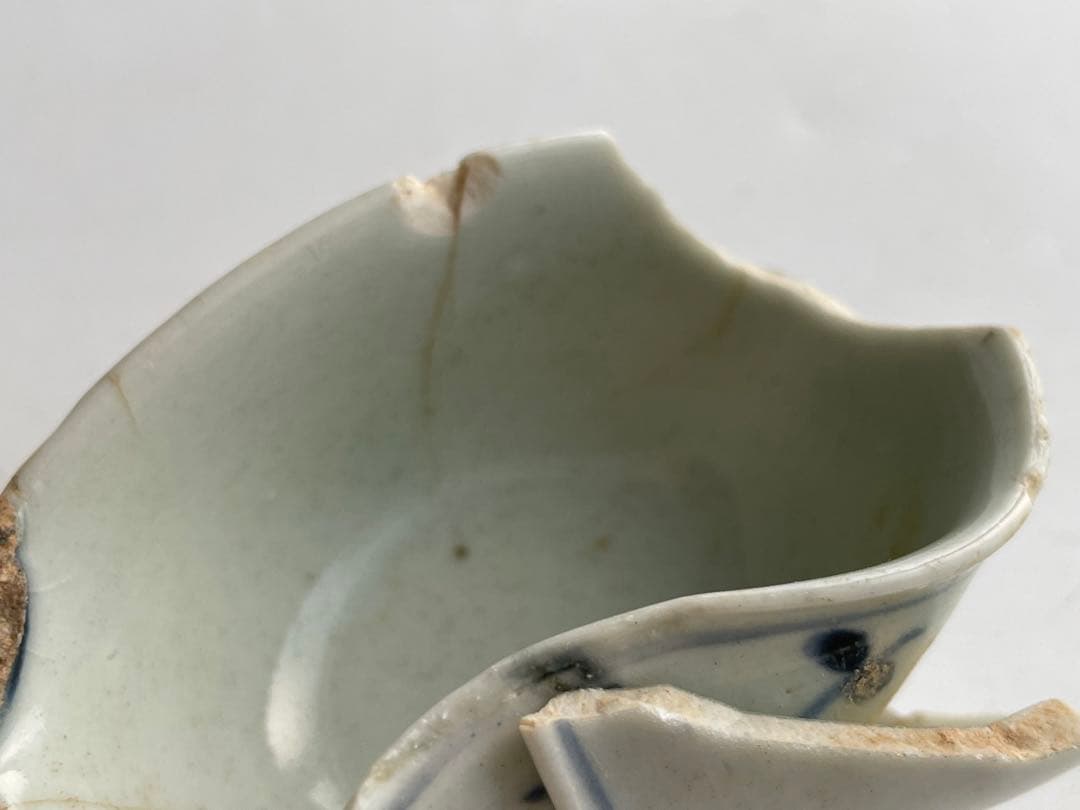 骨董　アンティーク　初期伊万里陶片　染付薺文小碗　盃　酒器　残欠　発掘　出土