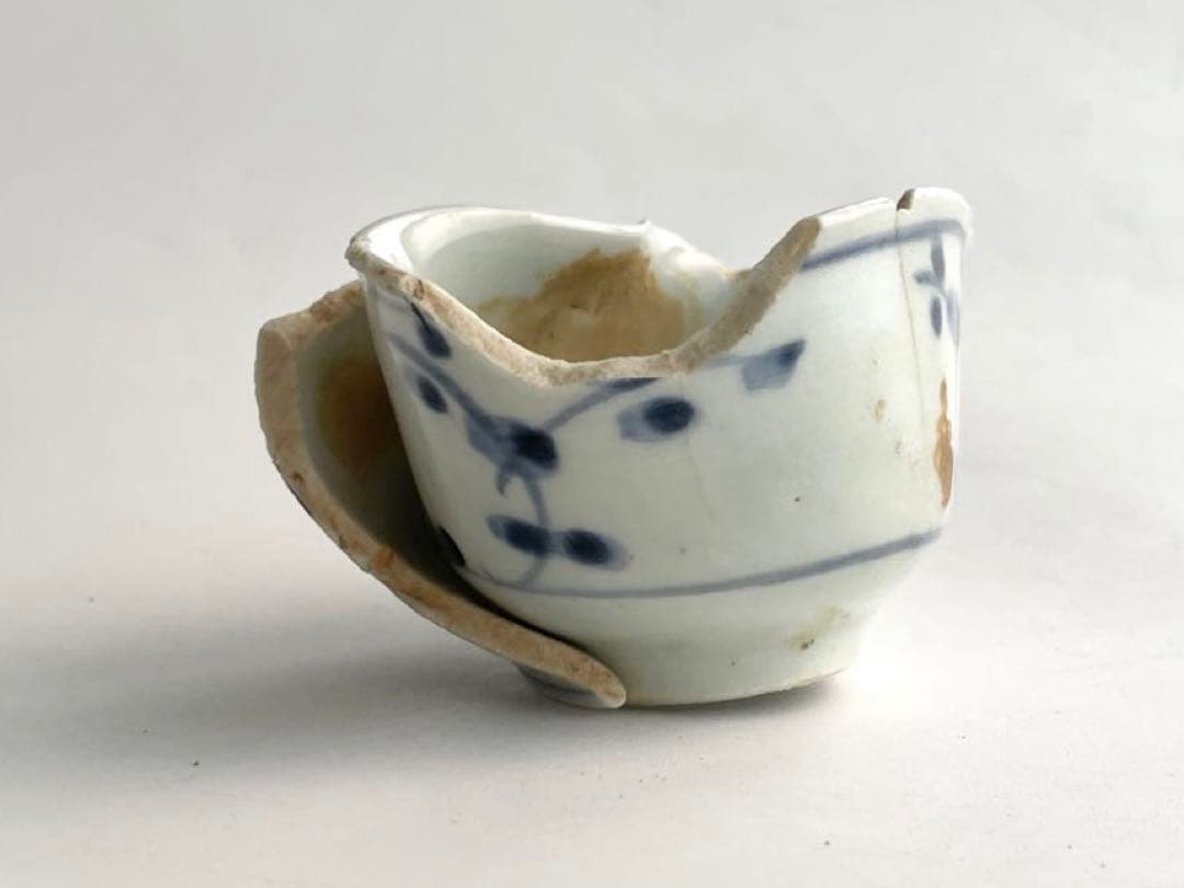 骨董　アンティーク　初期伊万里陶片　染付薺文小碗　盃　酒器　残欠　発掘　出土