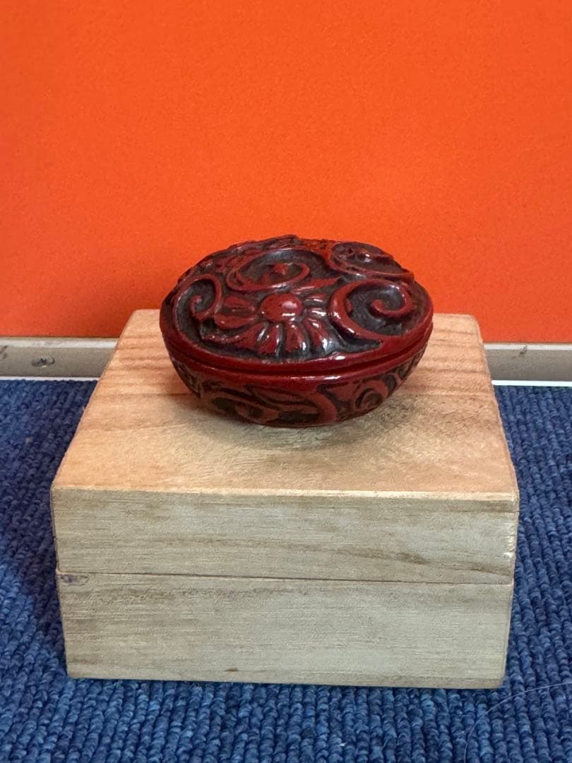 1686 時代物　堆朱風花唐草 「福寿」文字彫丸香合  未使用