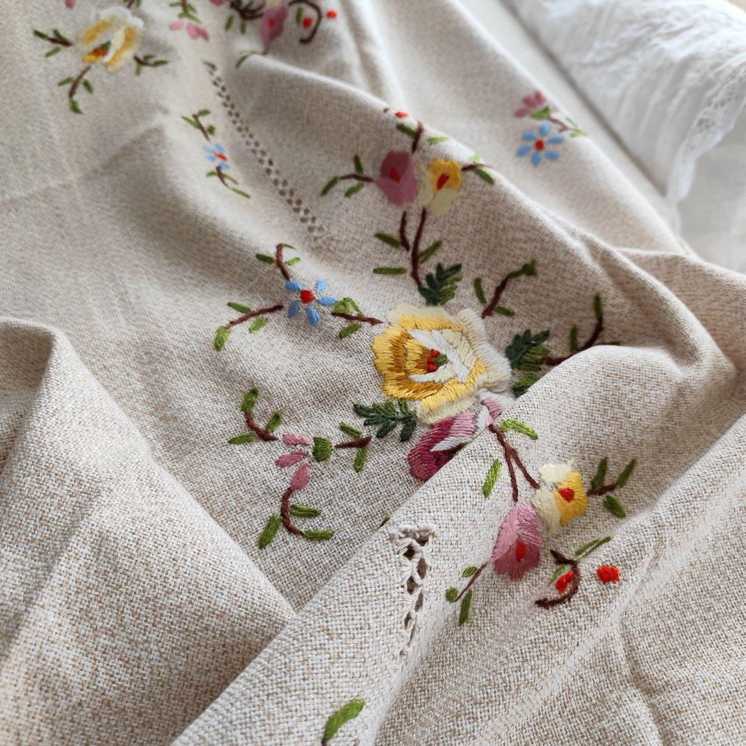 バラ蔓 カロチャ刺繍 厚手柔らか　ヴィンテージ大判テーブルクロス　お手仕事