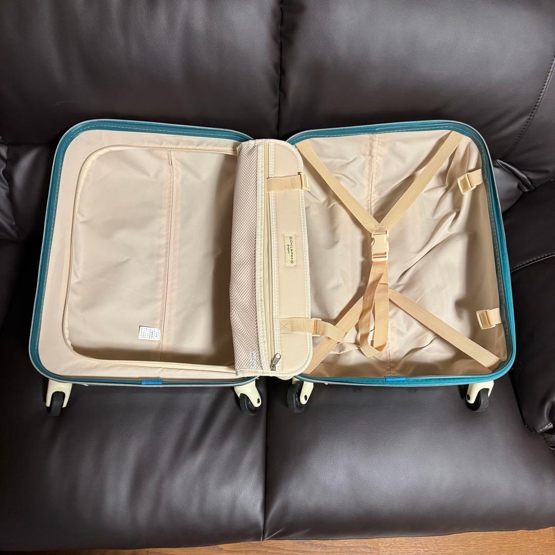 ちいかわ　キャリーケース スーツケース　kossori 缶バッジ付き