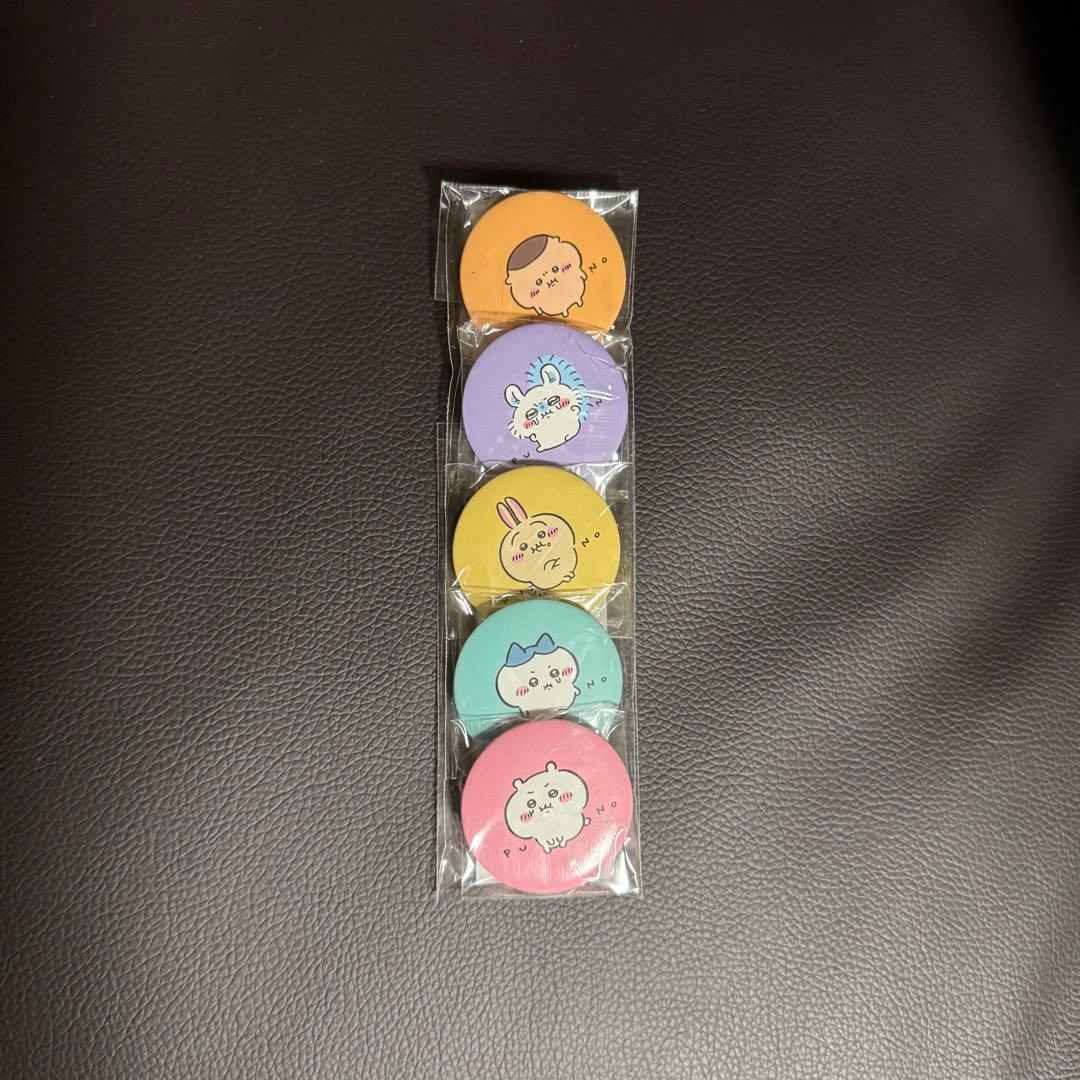 ちいかわ　キャリーケース スーツケース　kossori 缶バッジ付き